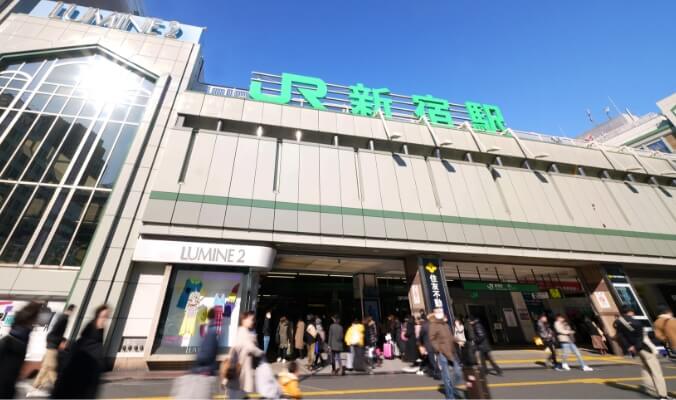 新宿駅から徒歩すぐのアクセスの良さ